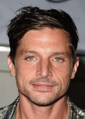 Simon Rex